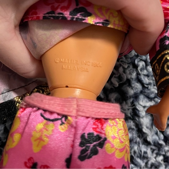 Vintage Barbie, Chinese limited edition + brush + base - Picture 10 of 11